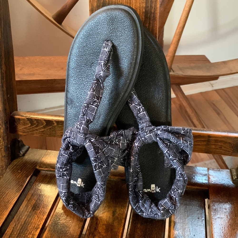 Sanuk Sling Sandals US8 EUC